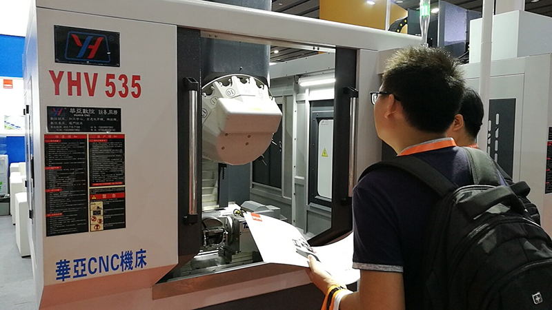 2019廣東工博會(huì)華亞數(shù)控現(xiàn)場照片 (8).jpg