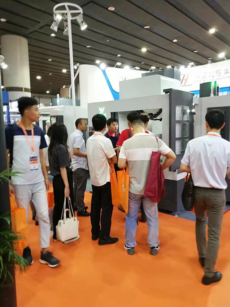 2019廣東工博會(huì)華亞數(shù)控現(xiàn)場照片 (5).jpg